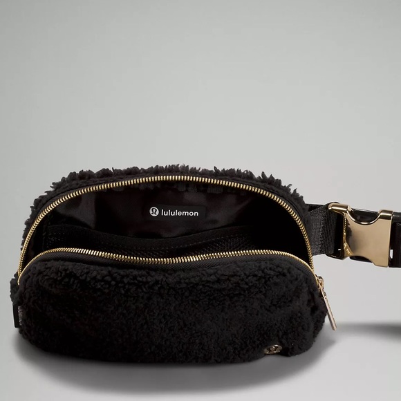 NWT Black Lululemon Fleece Sherpa Everyday Belt Bag! - Picture 7 of 10